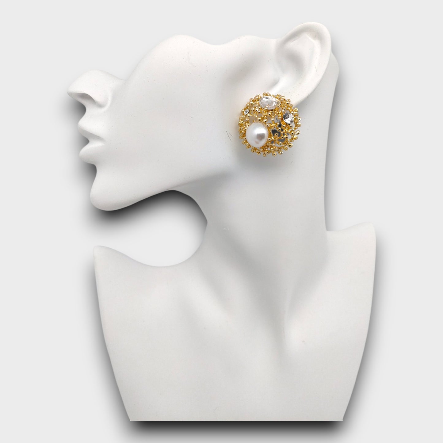 Orecchini Perla Brillante con Ricami Preziosi